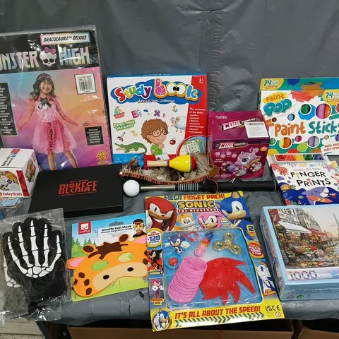 LARGE QUANTITY OF ASSORTED TOYS AND GAMES TO INCLUDE - PAINT POP PAINT STICKS, SONIC MAGAZINE, AND MONSTER HIGH COSTUME ETC.  