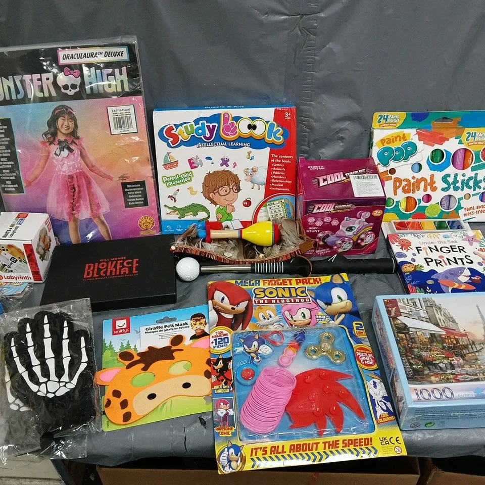 LARGE QUANTITY OF ASSORTED TOYS AND GAMES TO INCLUDE - PAINT POP PAINT STICKS, SONIC MAGAZINE, AND MONSTER HIGH COSTUME ETC.  