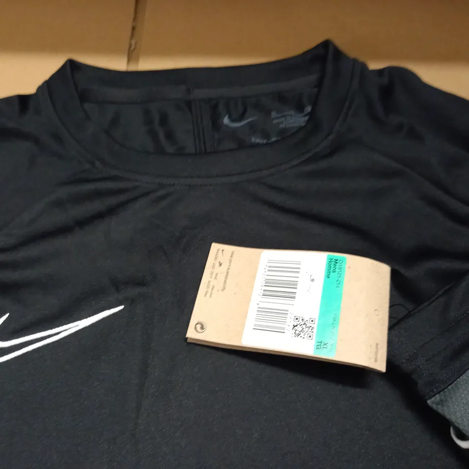NIKE DRI-FIT BLACK T-SHIRT - XL