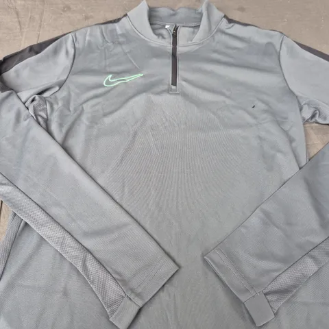 NIKE 1/4 ZIP LONG SLEEVE TOP - SIZE SMALL