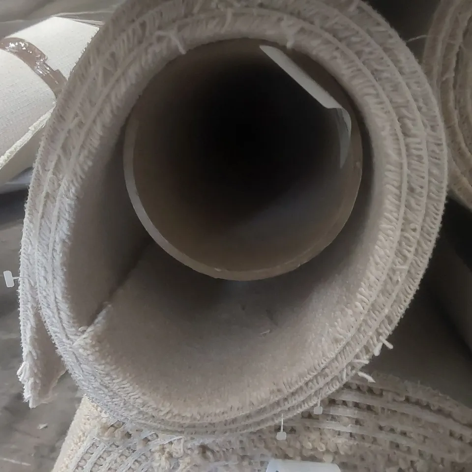 ROLL OF QUALITY DIMENSION PLAINS CARPET - APPROXIMATELY 5 x 1.82m