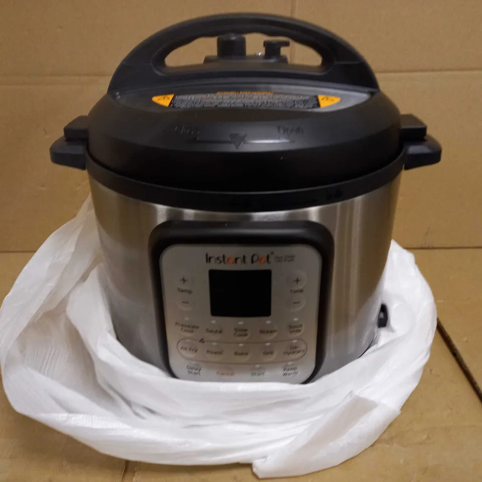 INSTANT POT DUO CRISP AIR FRYER MULTICOOKER