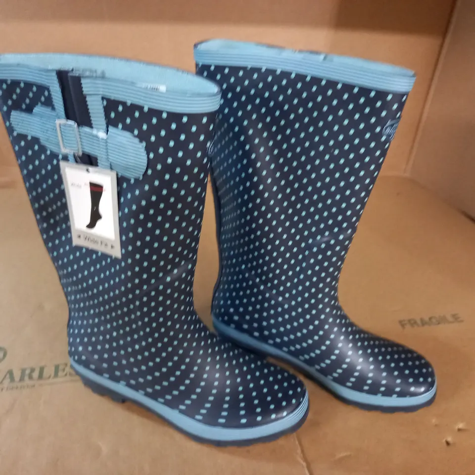 STORMWELLIES PALE BLUE POLKA DOT WELLIES - SIZE 5