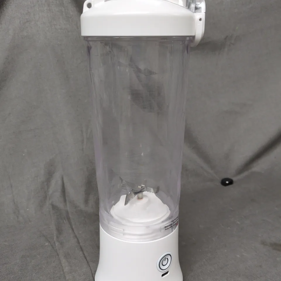 AIR SHAKING ESSENTIALS PORTABLE SMOOTHIE MAKER IN WHITE
