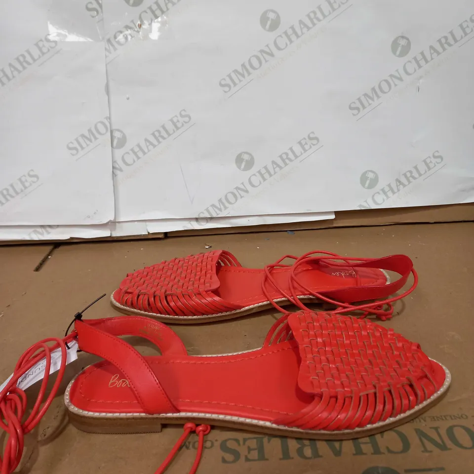 BODEN RED PATTERNED SANDALS SIZE 8