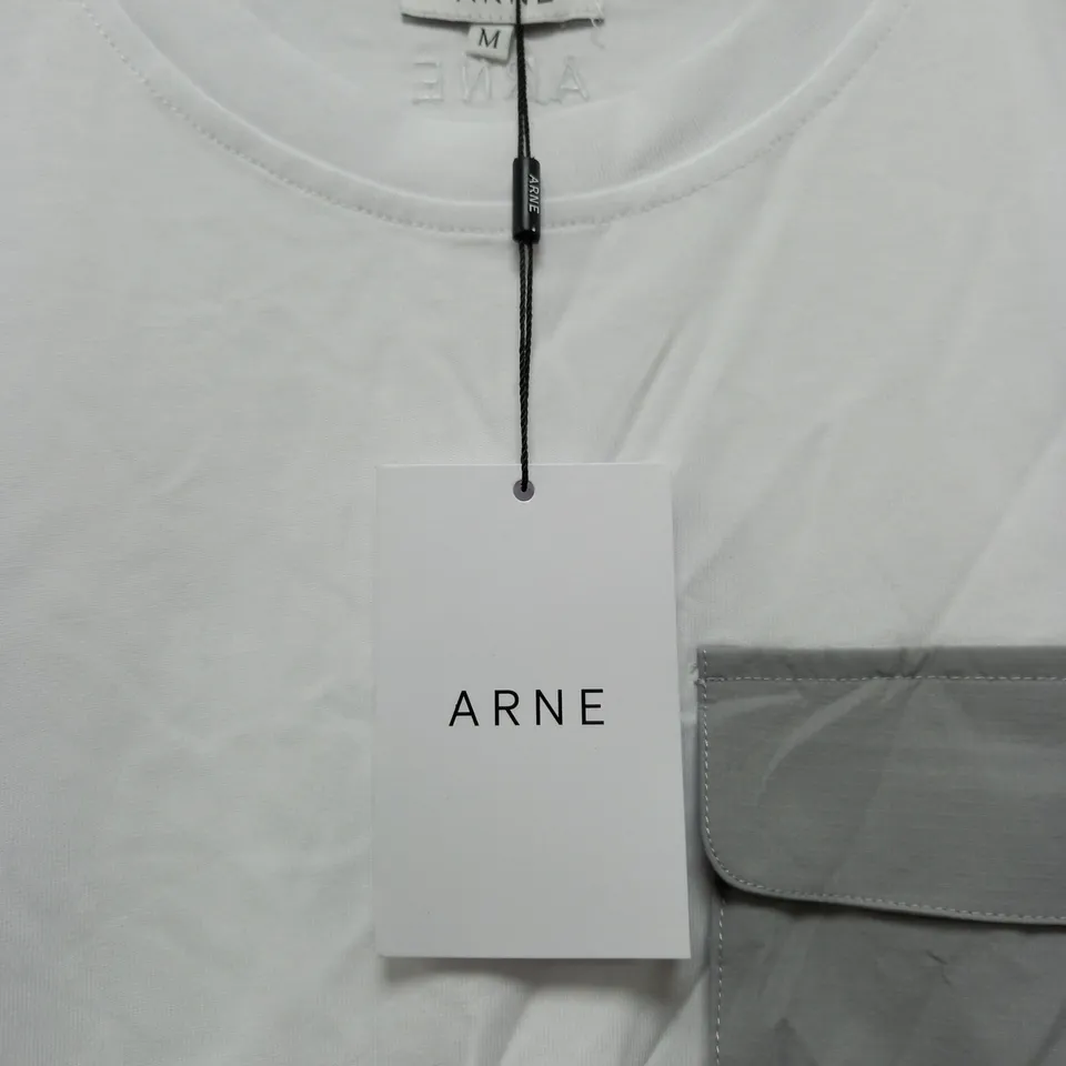 ARNE UTLITY CARGO T-SHIRT IN WHITE & MID GREY - MEDIUM