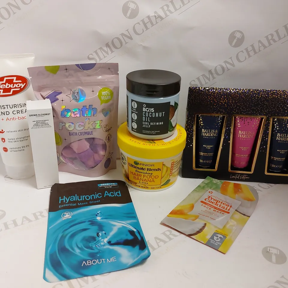 BOX OF APPROX 20 COSMETIC ITEMS TO INCLUDE GARNIER HAIR FOOD, BAYLISS&HARDING HAND CREAM SET AND LIFEBUOY HAND CREAM