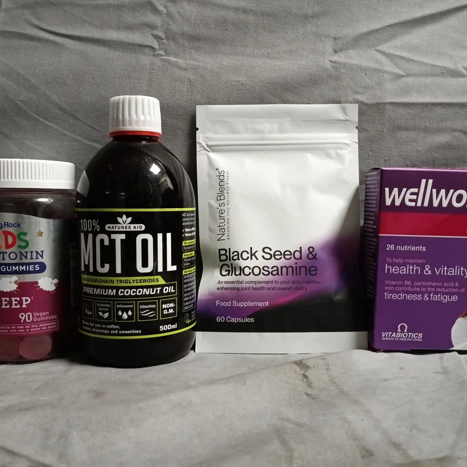 APPROXIMATELY 20 ASSORTED FOOD SUPPLEMENT AND HEALTH ITEMS TO INCLUDE WELLWOMAN, NATURE'S BLENDS, ETC - COLLECTION ONLY