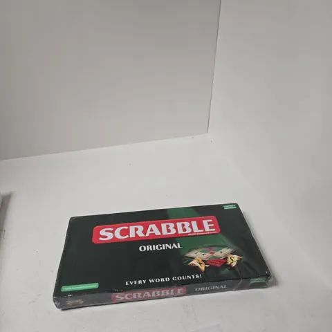 BOX OF APPROXIMATELY 15 ASSORTED TOYS INCLUDING SCRABBLE , MUSICAL RADIO AND EXRECISE HOOP 