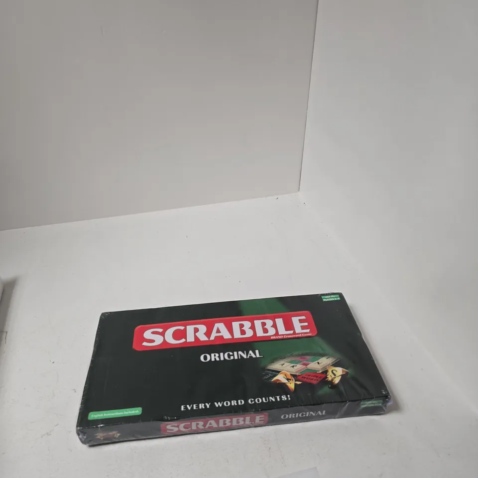 BOX OF APPROXIMATELY 15 ASSORTED TOYS INCLUDING SCRABBLE , MUSICAL RADIO AND EXRECISE HOOP 