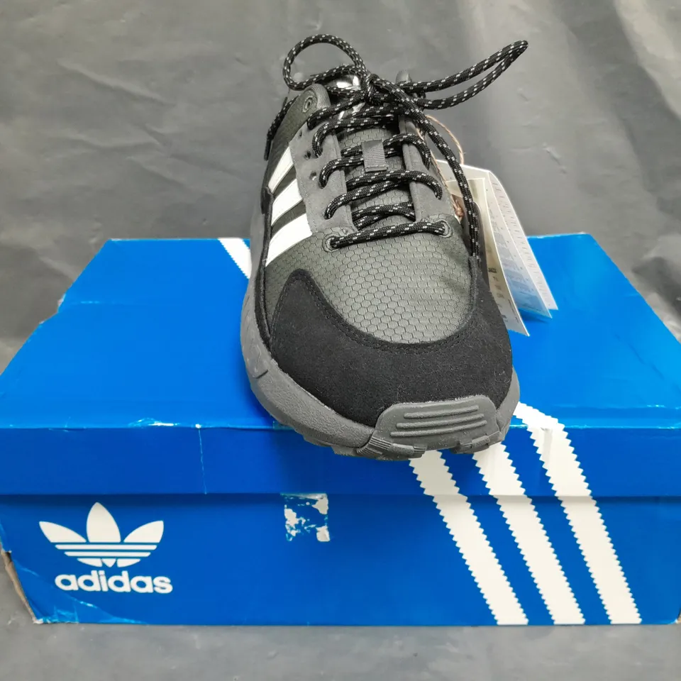 BOXED PAIR OF ADIDAS ZX 22 BOOST SHOES IN GREY/BLACK SIZE UK 7.5