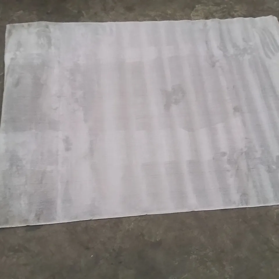 QUALITY DESIGNER AREA RUG - APPROXIMATELY 160X115CM