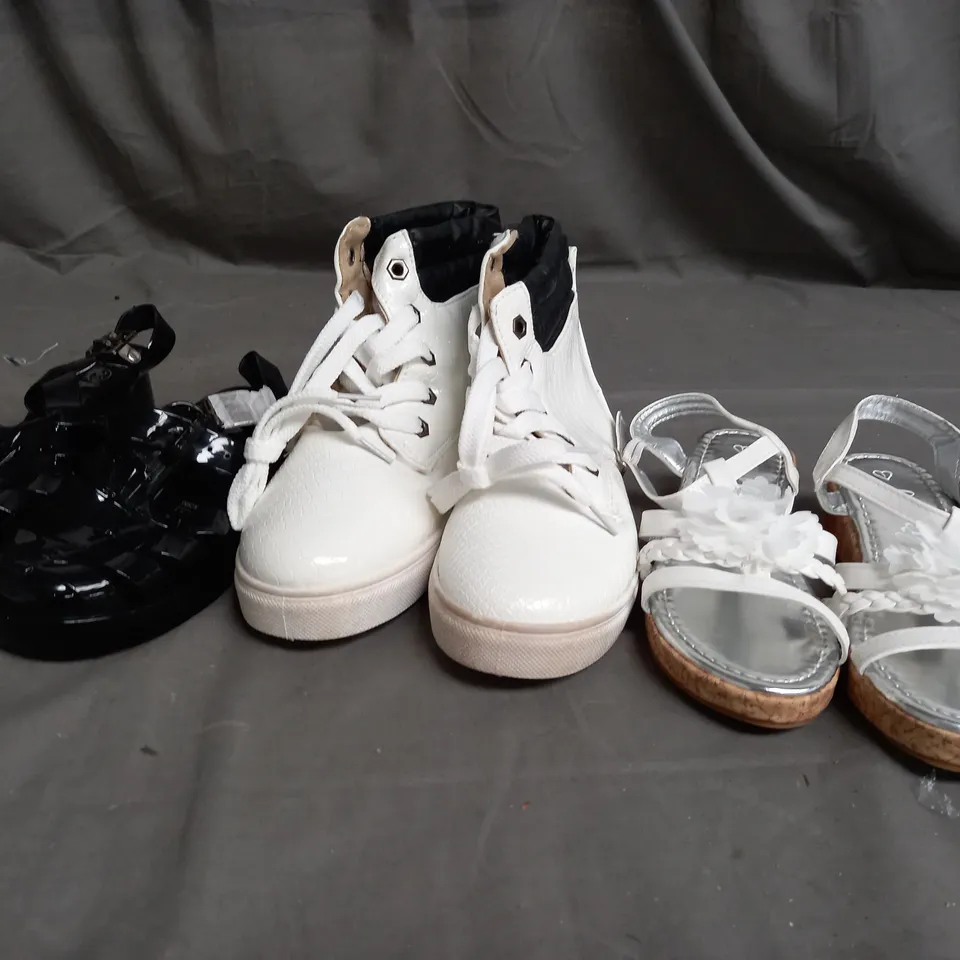 APPROXIMATELY 13 ASSORTED KIDS PAIRS OF SHOES IN VARIOUS COLOURS, STYLES, AND SIZES