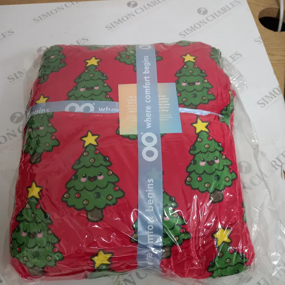 OODIE CHRISTMAS THROW 