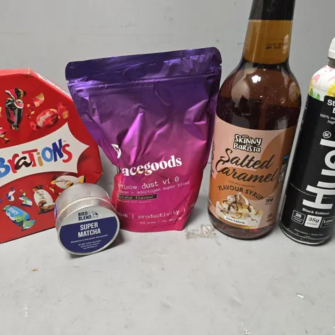 APPROXIMATELY 10 ASSORTED FOOD & DRINK ITEMS TO INCLUDE - SUPER MATCHA , HUEL STRAWBERRY BANANA , SKINNY BARISTA SALTED CARAMEL ETC