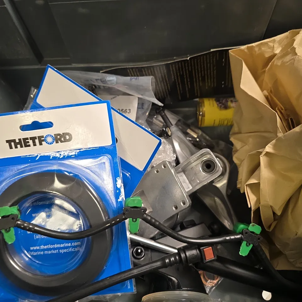 APPROXIMATELY 8 ASSORTED ITEMS TO INCLUDE - THEFORD LIP SEAL , BIKE LOCK , MGCTOLBOX 60 PEICE STAINLESS STEEL ETC