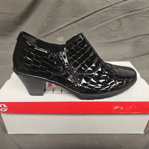 BOXED PAIR OF WOMENS RIEKER SCHWARS BLACK SIDE ZIP BOOTS - UK SIZE 39