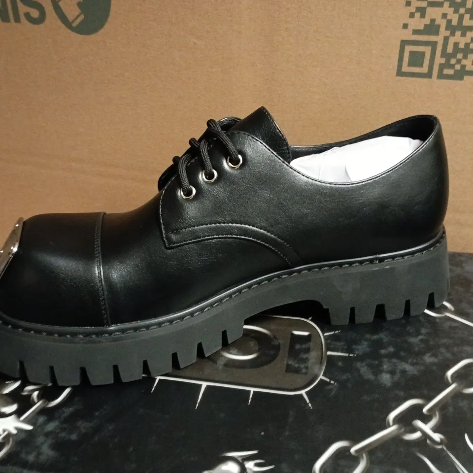 BOXED KOI GEHRMAN METAL CAP CHUNKY SHOES IN BLACK - UK 9