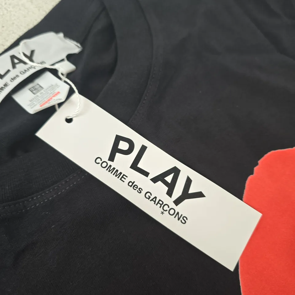 COMME DES GARÇONS PLAY T-SHIRT WITH HEART LOGO – BLACK, UK SIZE S