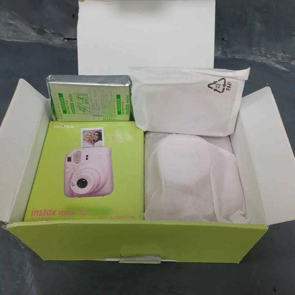 BOXED FUJIFILM INSTAX MINI 12 INSTANT CAMERA - PINK 