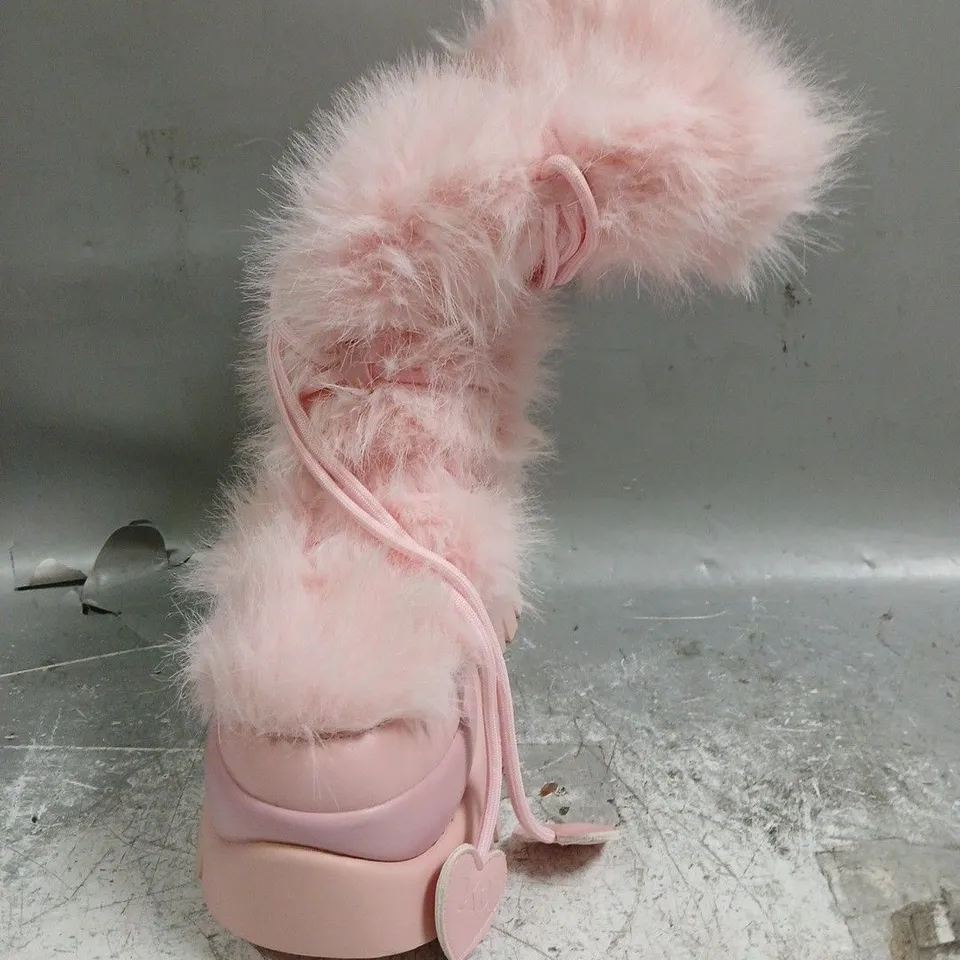 BOXED PAIR OF KOI KAWAII SASQUATCH FLUFFY SNOW BOOTS IN PINK SIZE UK 3