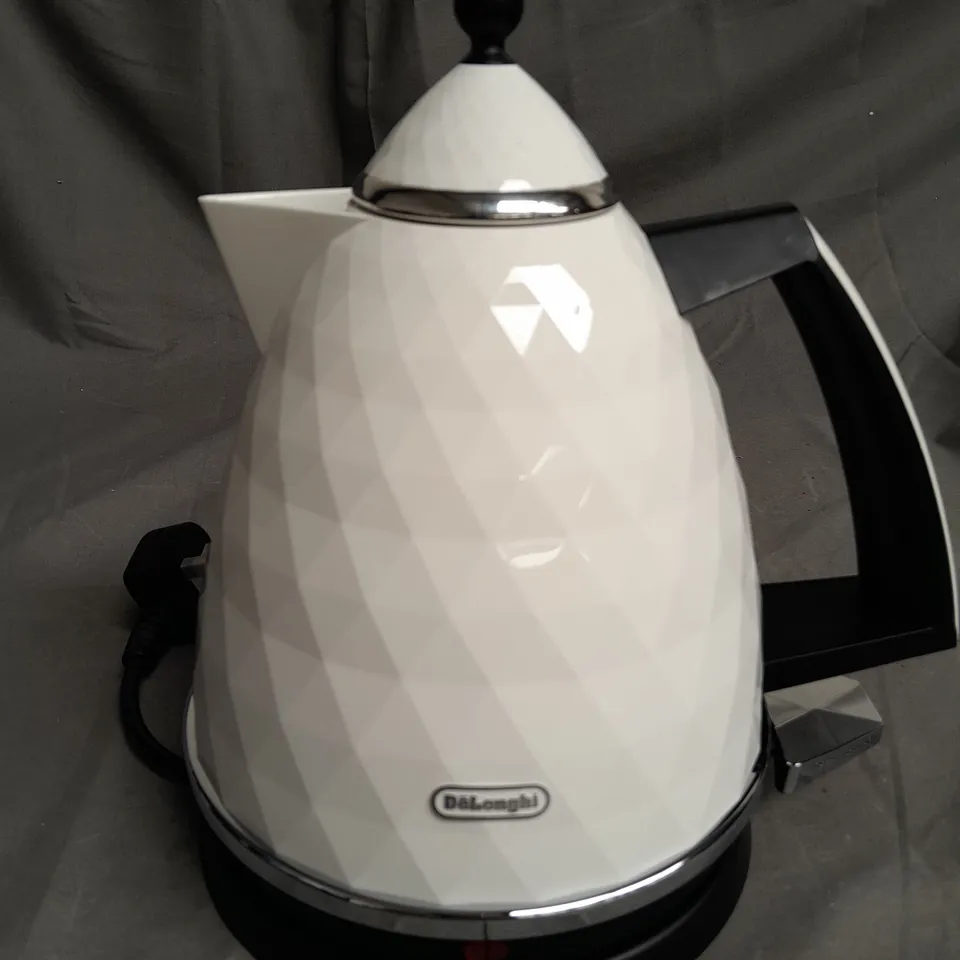 DELONGHI BRILLIANTE ELECTRIC KETTLE RRP £82
