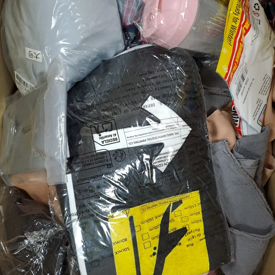 APPROXIMATELY 15 ASSORTED HOUSEHOLD ITEMS TO INCLUDE WINDOW INSULATION KIT, FITTED SHEETS, AIR FRYER TRAYS ETC 
