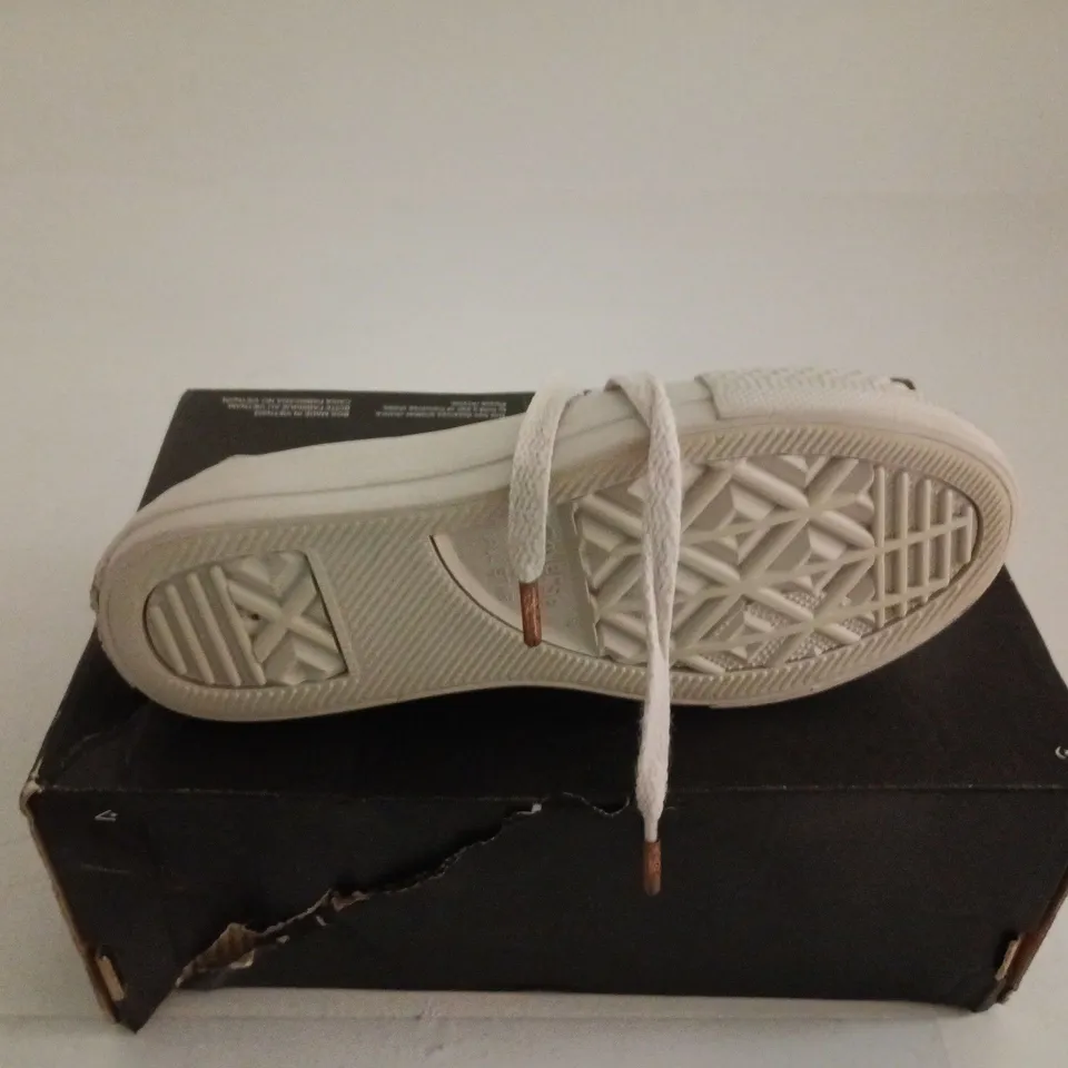 CONVERSE JUNIOR TRAINERS UK 11 JUNIOR BOXED