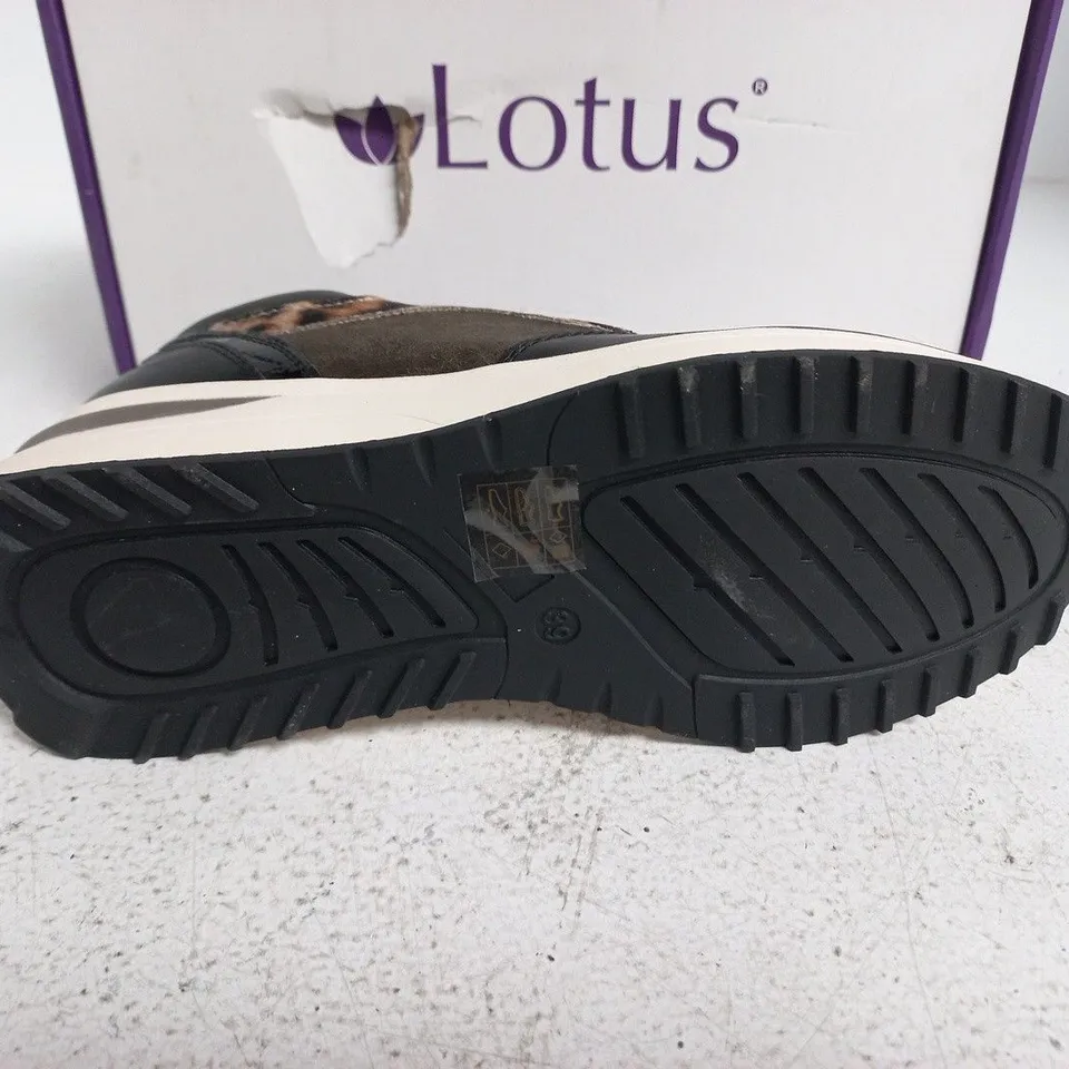 BOXED LOTUS MOORE TRAINERS IN BLACK/KHAKI - EU 39