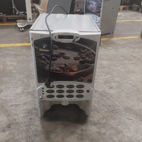 ADESSO COMMERCIAL COFFEE VENDING MACHINE