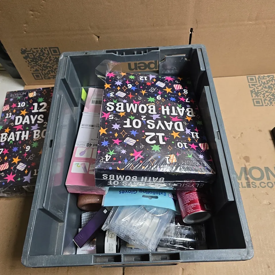 TOTE OF APPROXIMATELY 15 ASSORTED COSMETICS TO INCLUDE: HAIR FINISHING STICK 