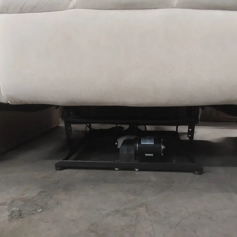 QUALITY DESIGNER FABRIC UPHOLSTERED ELECTRIC RECLINING/RISING ARMCHAIR