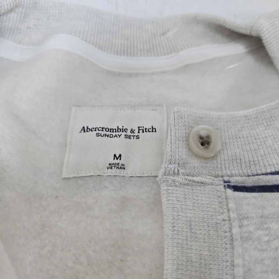 ABERCROMBIE & FITCH STRIPED CARDIGAN - M