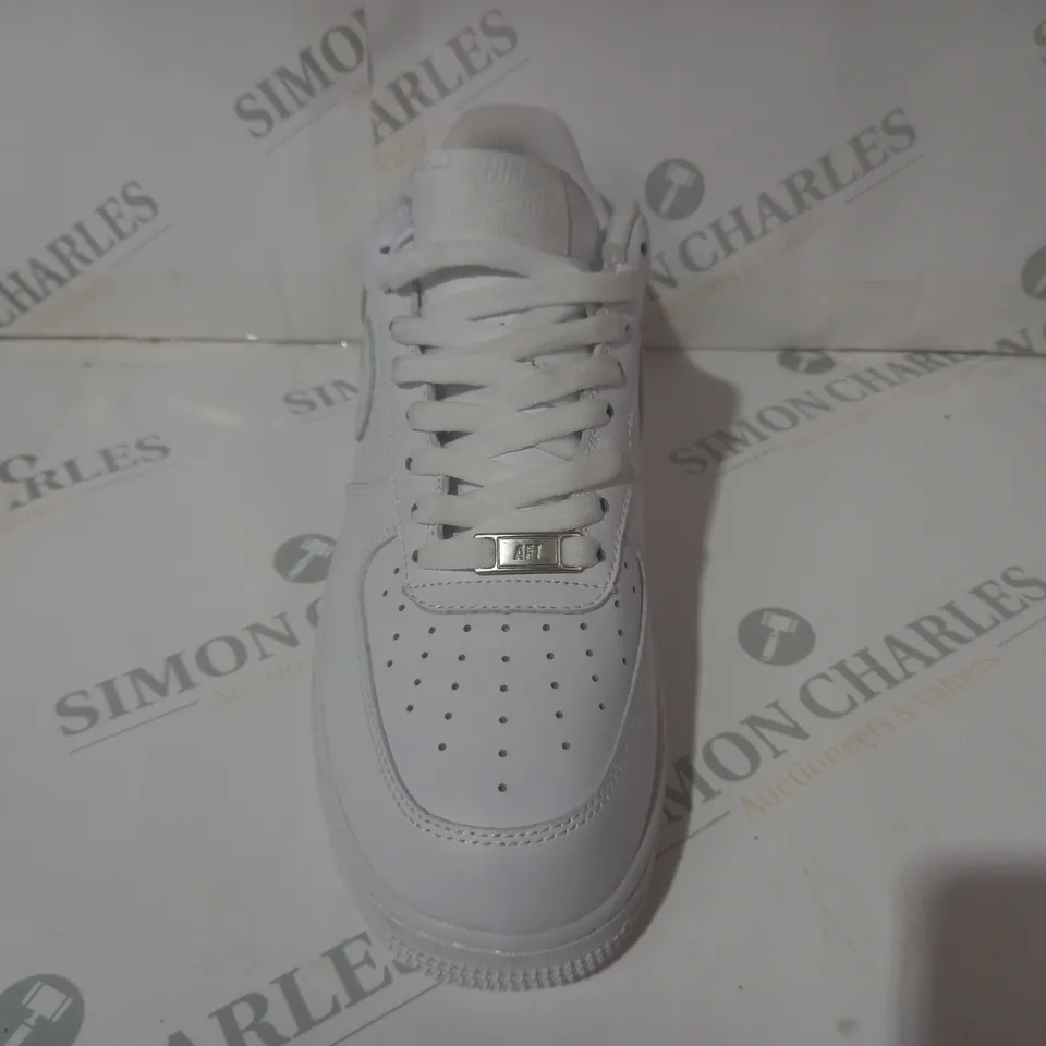 PAIR OF NIKE AIR FORCE 1 SHOES IN WHITE UK SIZE 8.5