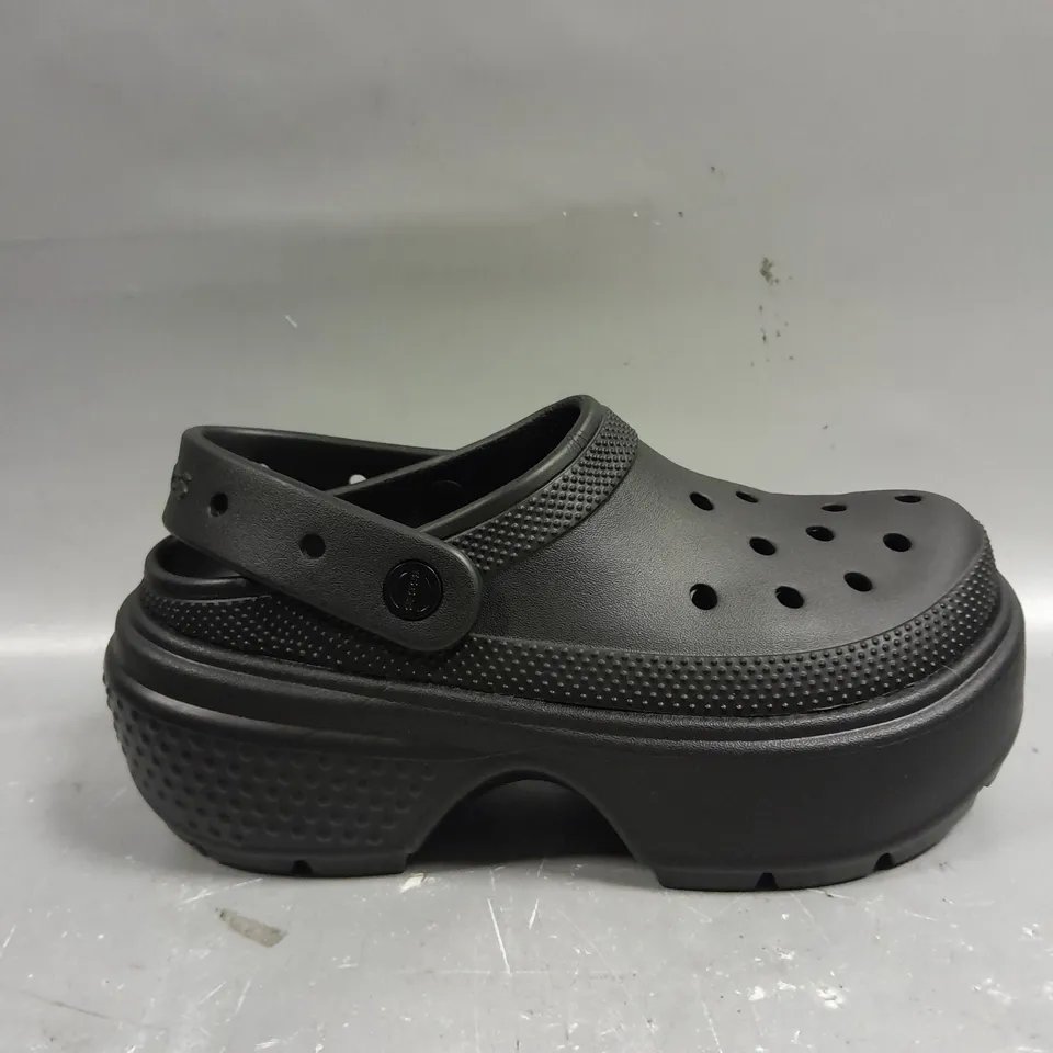 PAIR OF CROCS STOMP CLOGS IN BLACK - 5