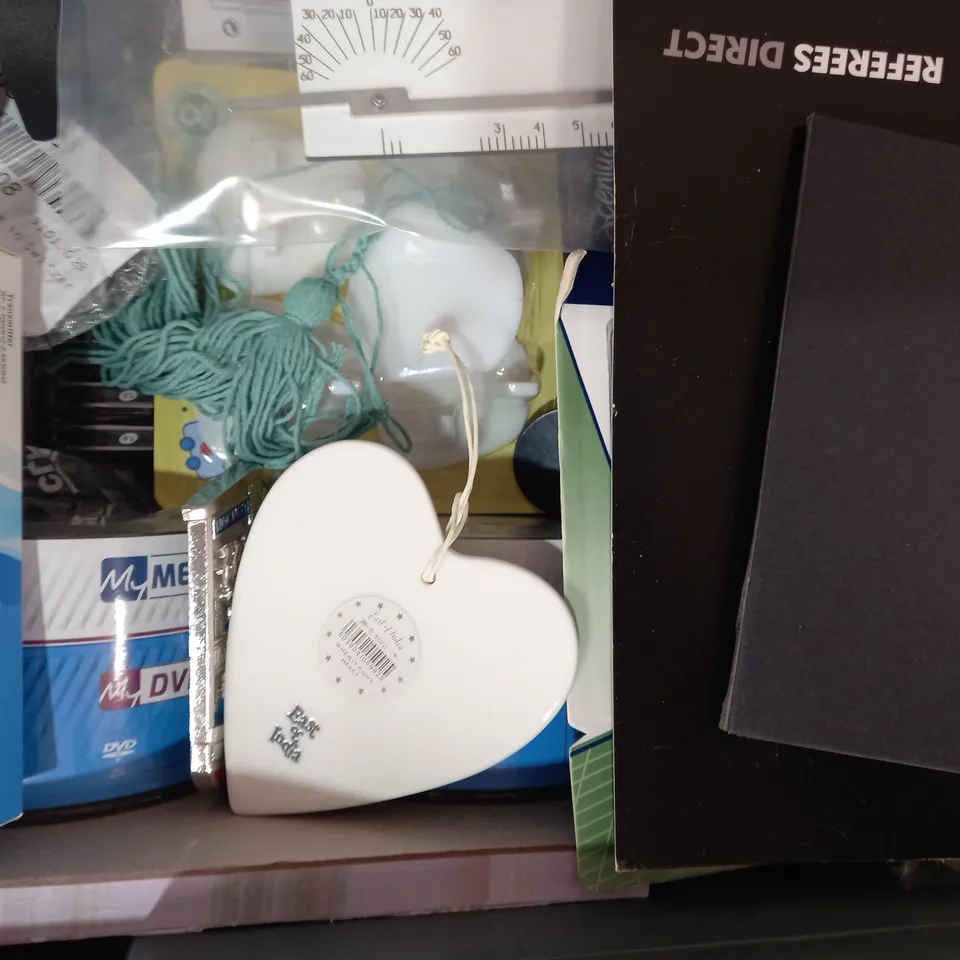 LOT OF APPROXIMATELY 10 ASSORTED HOUSEHOLD ITEMS TO INCLUDE CALCULATOR, DOUBLE SWITCHED POWER SOCKET, POCKET PILL BOX, ETC