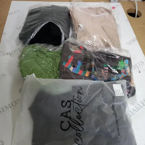 BOX OF APPROX. 40 ASSORTED CHILDRENS CLOTHING VARYING IN SIZE/COLOUR/STYLE TO INCLUDE:  TOPS, JEANS, JUMPERS