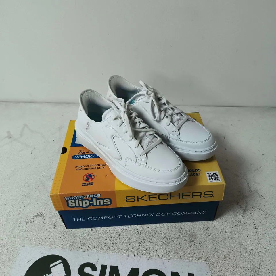 BOXED PAIR OF SKECHERS CORDOVA CLASSIC NEW REIGN SLIP-IN TRAINERS IN WHITE SIZE 6