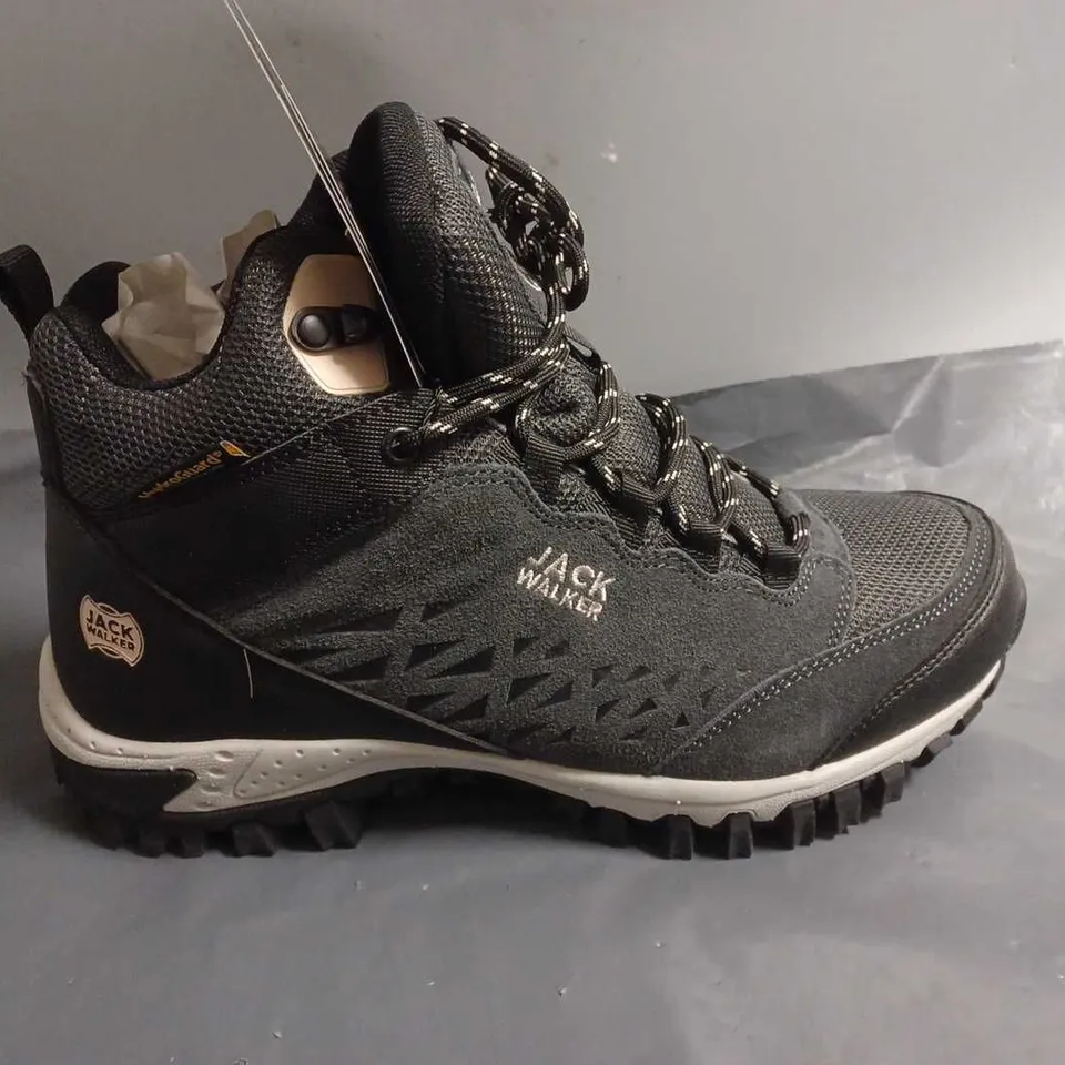 BOXED PAIR OF JACK WALKER WOMENS WALKING TREKKING BOOTS - UK 6