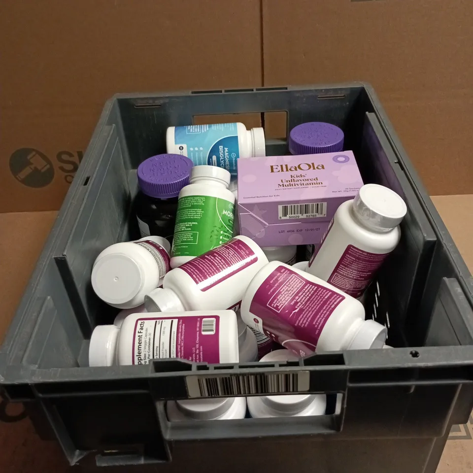 TOTE OF APPROXIMATELY 25 ASSORTED VITAMIN/SUPPLEMENT RELATED ITEMS TO INCLUDE ELLA OLA KIDS VITAMINS, MELATONIN GUMMIES, BEETROOT SUPPLEMENTS, MORINGA ETC
