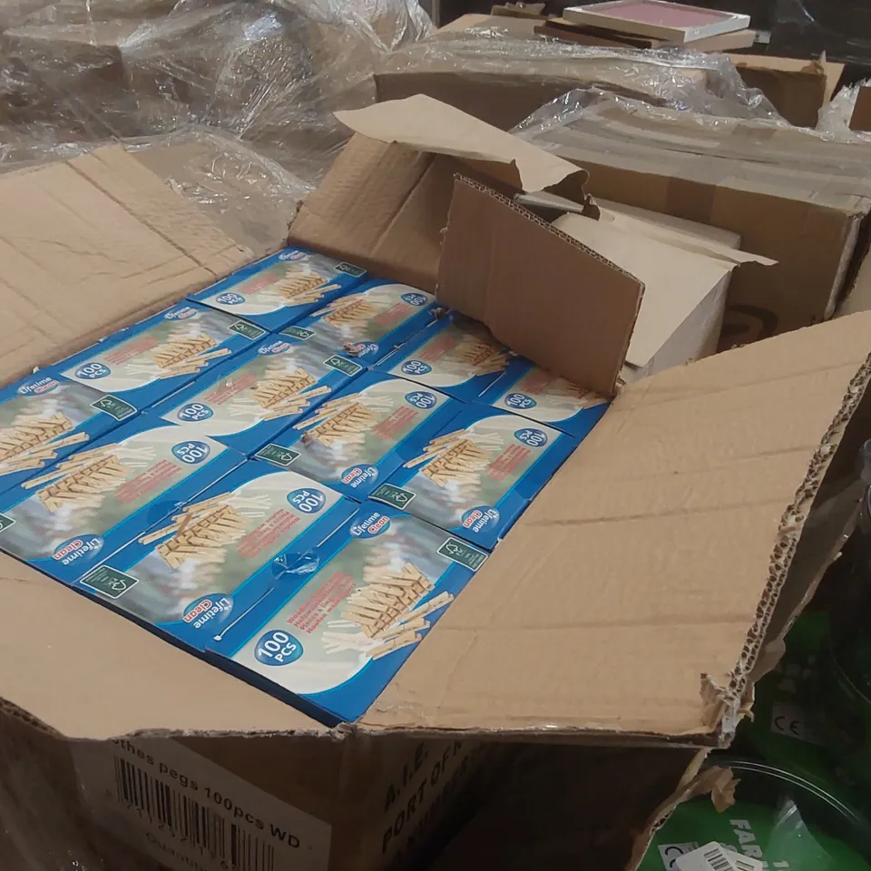 PALLET TO CONTAINING A VERY LARGE QUANTITY OF ASSORTED ITEMS INCLUDING: FOIL CONTAINERS, BABY TOYS, FARM ANIMAL TOYS, CLOTHES PEGS ECT