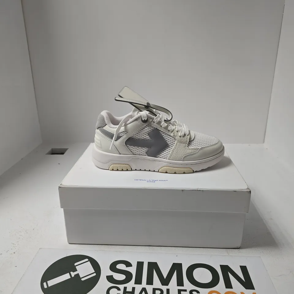 BOXED PAIR OF OFF-WHITE MEN'S OUT OF OFFICE CLASSIC TRAINERS, TRADEMARK BRANDING SIZE EU 38