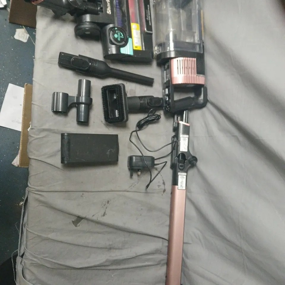 CORDLESS STICK VACUUM CLEANER