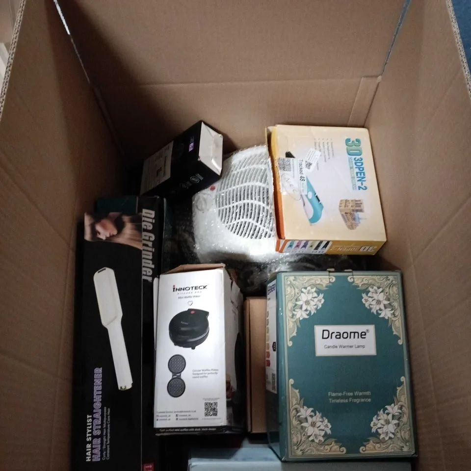 BOX OF APPROXIMATELY 12 ASSORTED HOUSEHOLD ITEMS TO INCLUDE MINI WAFFLE MAKER, CANDLE WARMER LAMP, HAIR STRAIGHTENER ETC