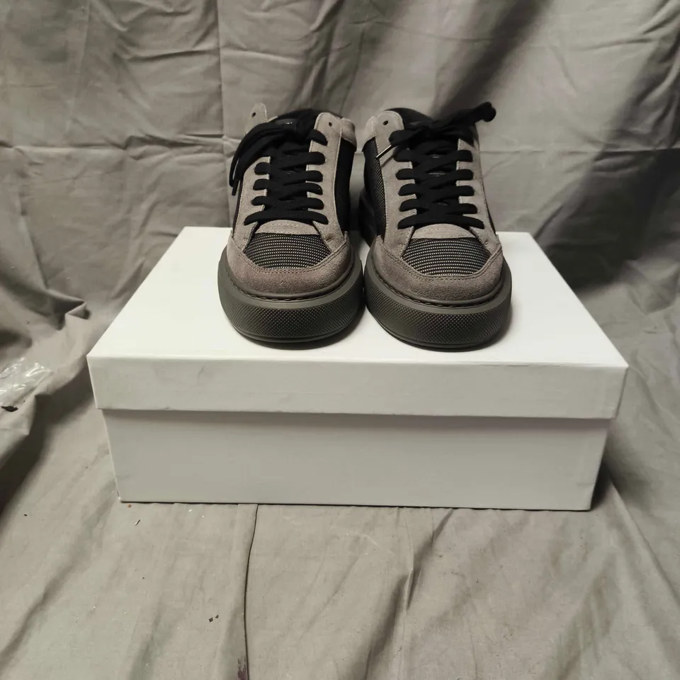 BOXED PAIR OF MENS CLEENS SHOES - SIZE UK 9.5