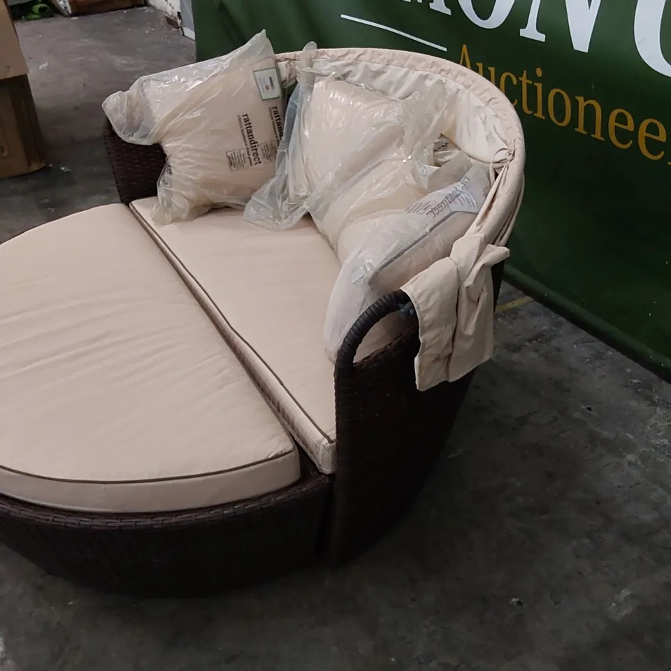 DESIGNER RATTAN VENICE DAY BED WITH CANOPY IN CHOCOLATE MIX AND COFFEE CREAM COLOUR