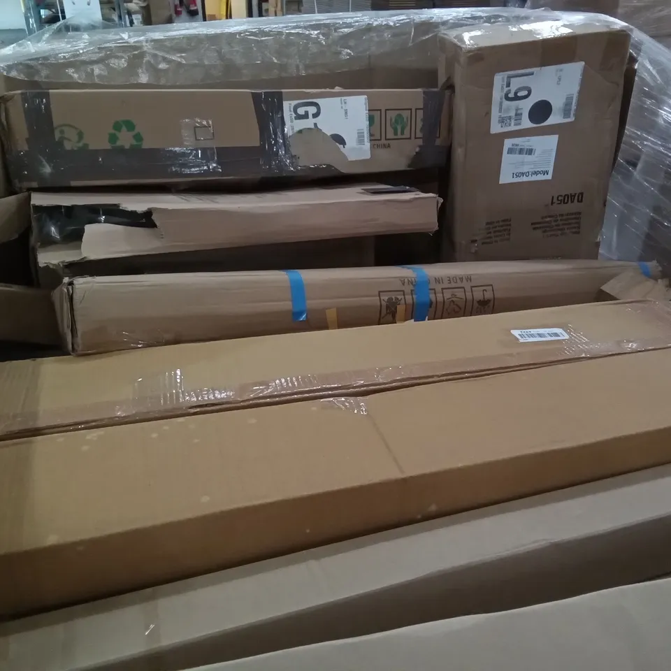 PALLET OF ASSORTED ITEMS INCLUDING MIRROR LIGHT, BRIAN&DANY STORAGE OTTOMAN, ROLLER BLINDS, NEWVANTE PORTABLE MULTIUSE FOAM FLOOR RECLINER, FIREPLACE STOOL SET, COISIEN GRILL GRATE  