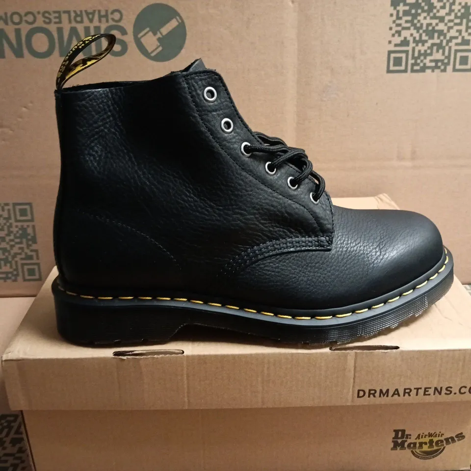  DR. MARTENS AMBASSADOR 101 UB BLACK LEATHER BOOTS - UK SIZE 9.5