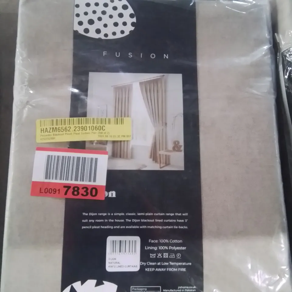 LOT CONTAINING VARIOUS CURTAINS DUVET COVERS ETC. (SIZES AND COLOURS VARY)