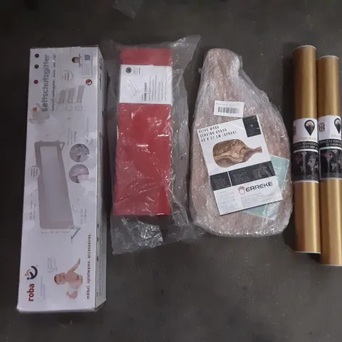 LARGE PALLET OF ASSORTED HOMEWARE ITEMS TO INCLUDE SERVING BOARDS, MAPS, WINE RACKS ETC